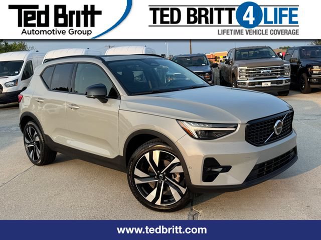 Used 2025 Volvo XC40 B5 Ultra AWD/4WD image 1
