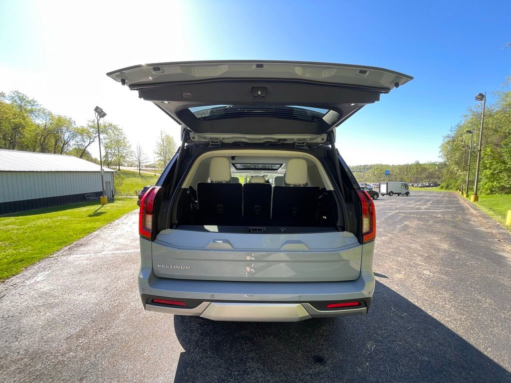 Used 2025 Ford Expedition Platinum w/ Platinum Ultimate Package AWD/4WD image 21