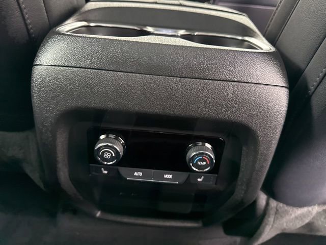 Used 2025 Chevrolet Traverse High Country image 24