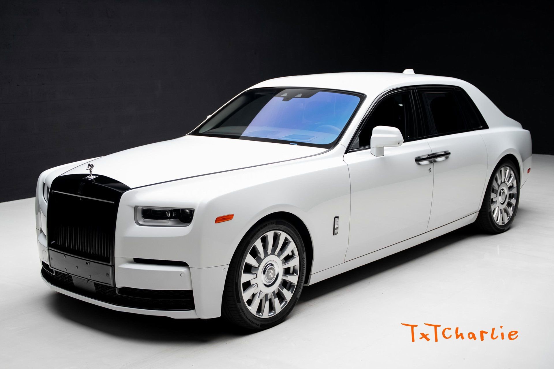 Used 2018 Rolls-Royce Phantom Sedan image 1