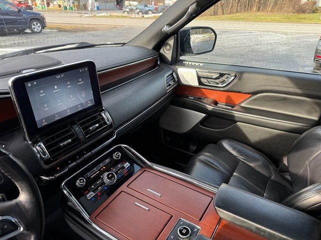 Used 2020 Lincoln Navigator Reserve w/ Luxury Package image 10
