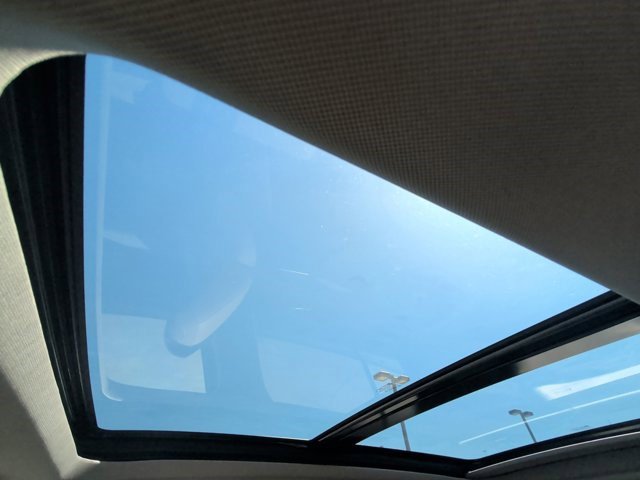 Certified 2023 Cadillac XT4 Luxury w/ Cold Weather Package image 7