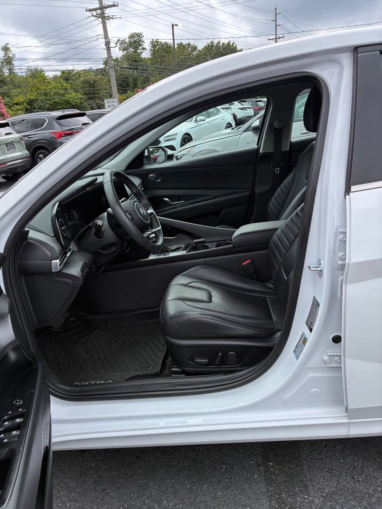 Used 2025 Hyundai Elantra Limited FWD image 25