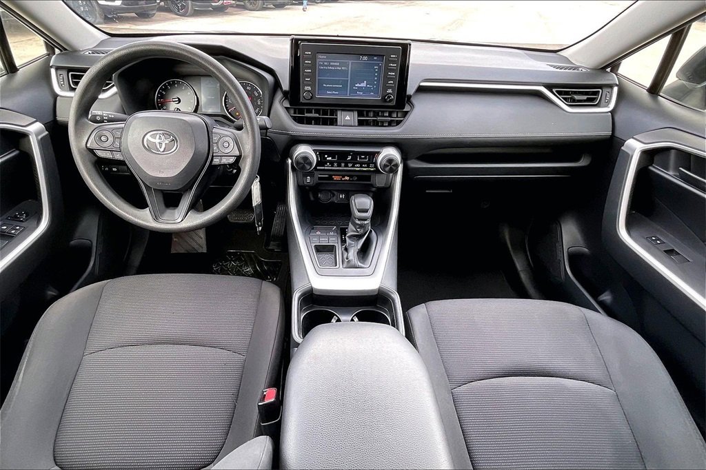 Used 2019 Toyota RAV4 LE image 7