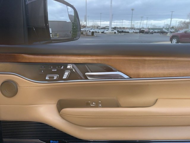 Used 2022 Jeep Grand Wagoneer Series III w/ Flexible Seating Group image 21