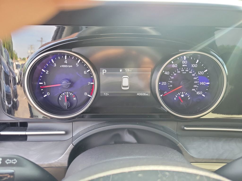 Used 2024 Kia Carnival EX FWD image 17