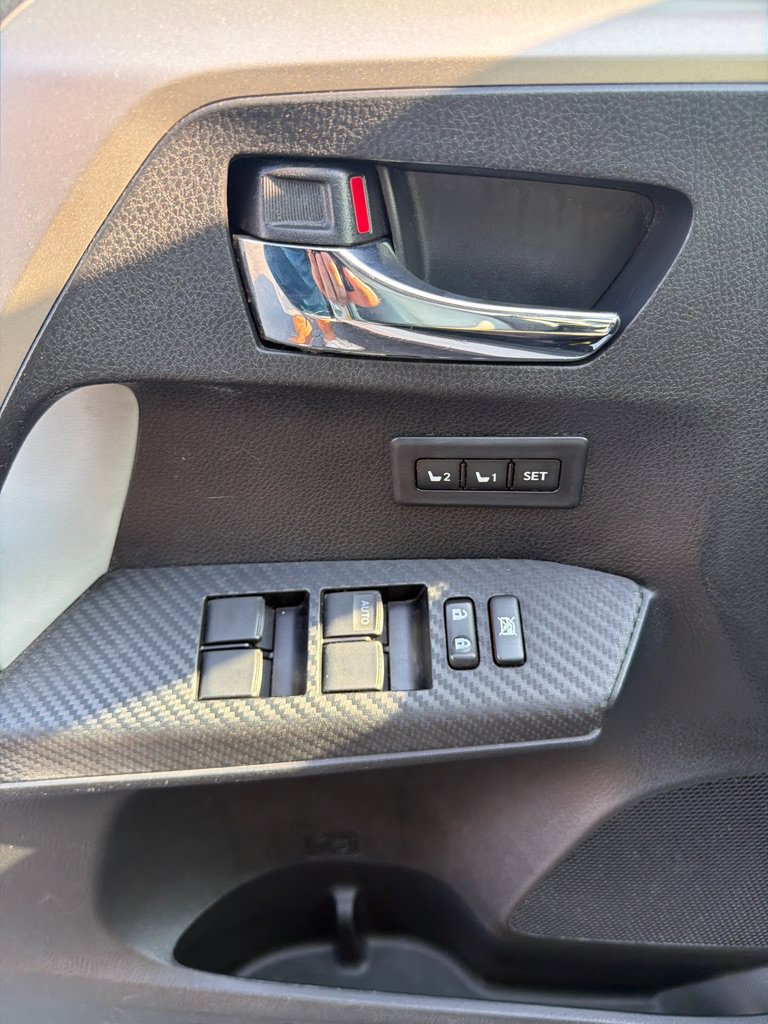 Used 2014 Toyota RAV4 Limited AWD/4WD image 12