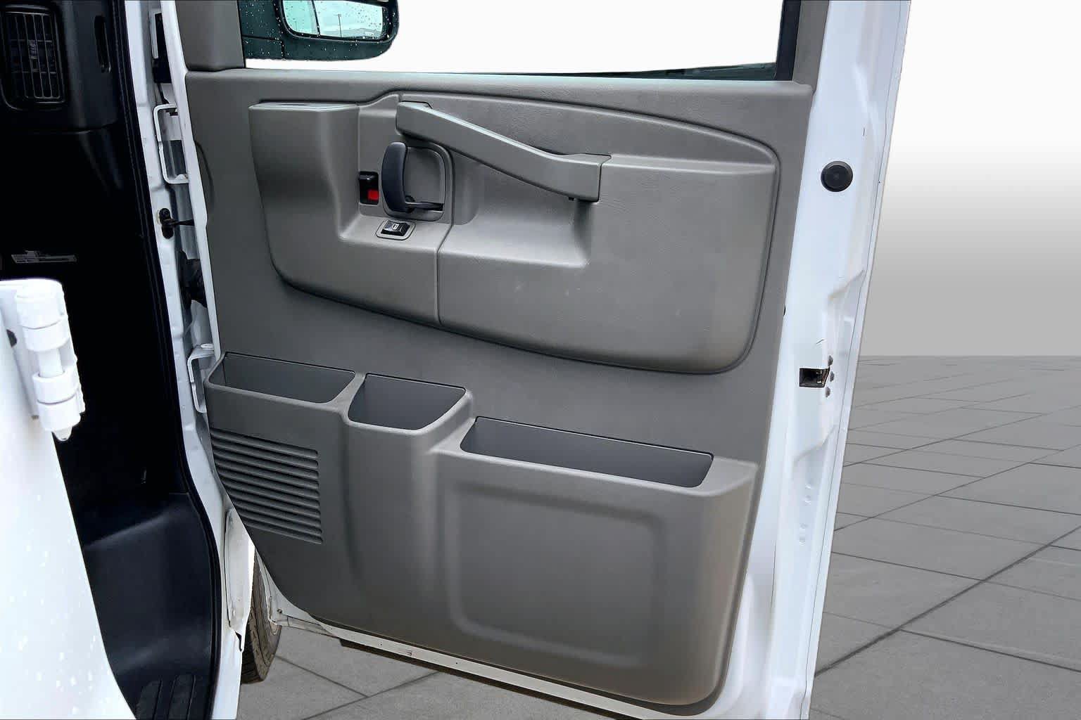 Used 2020 Chevrolet Express 2500 LT w/ LT Preferred Equipment Group RWD image 20