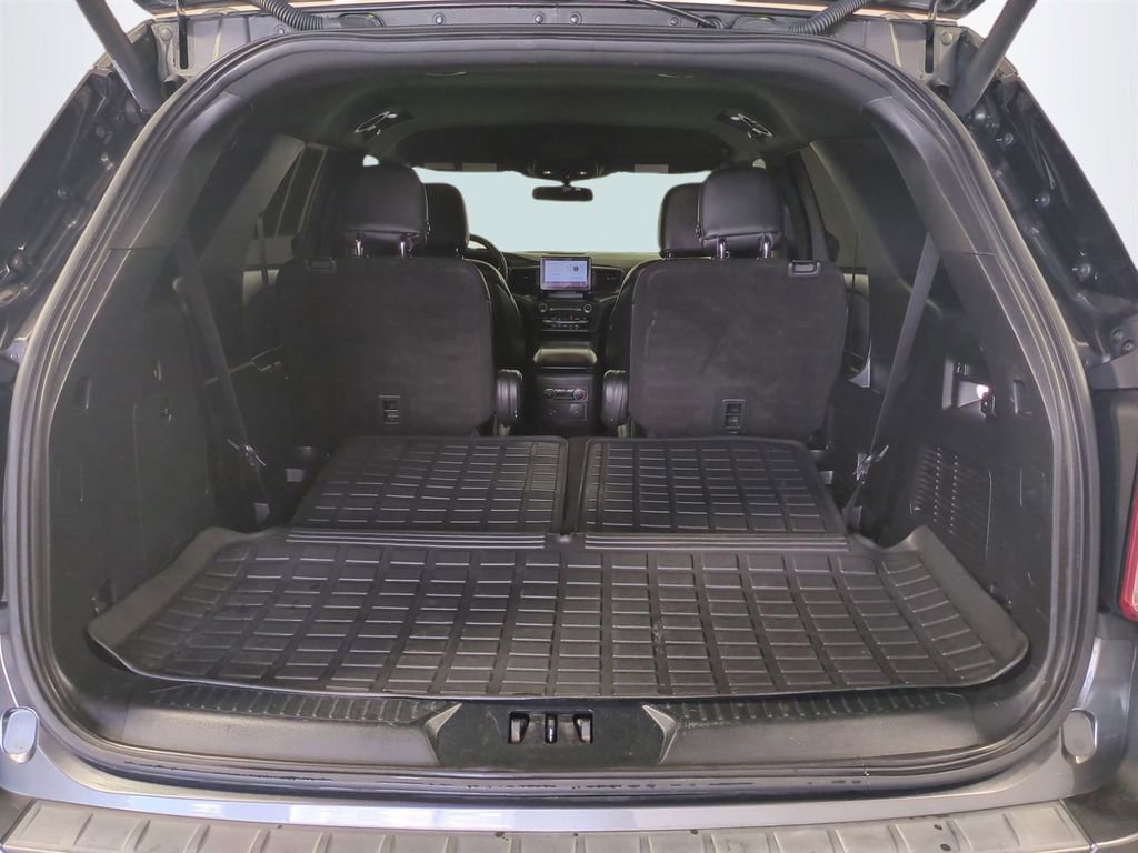 Used 2020 Ford Explorer XLT image 14