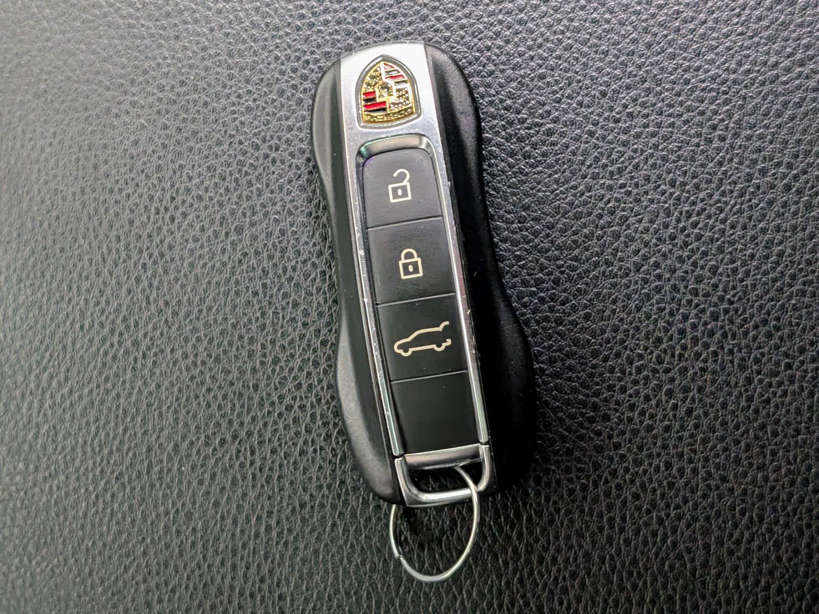 Used 2023 Porsche Cayenne Platinum Edition image 38