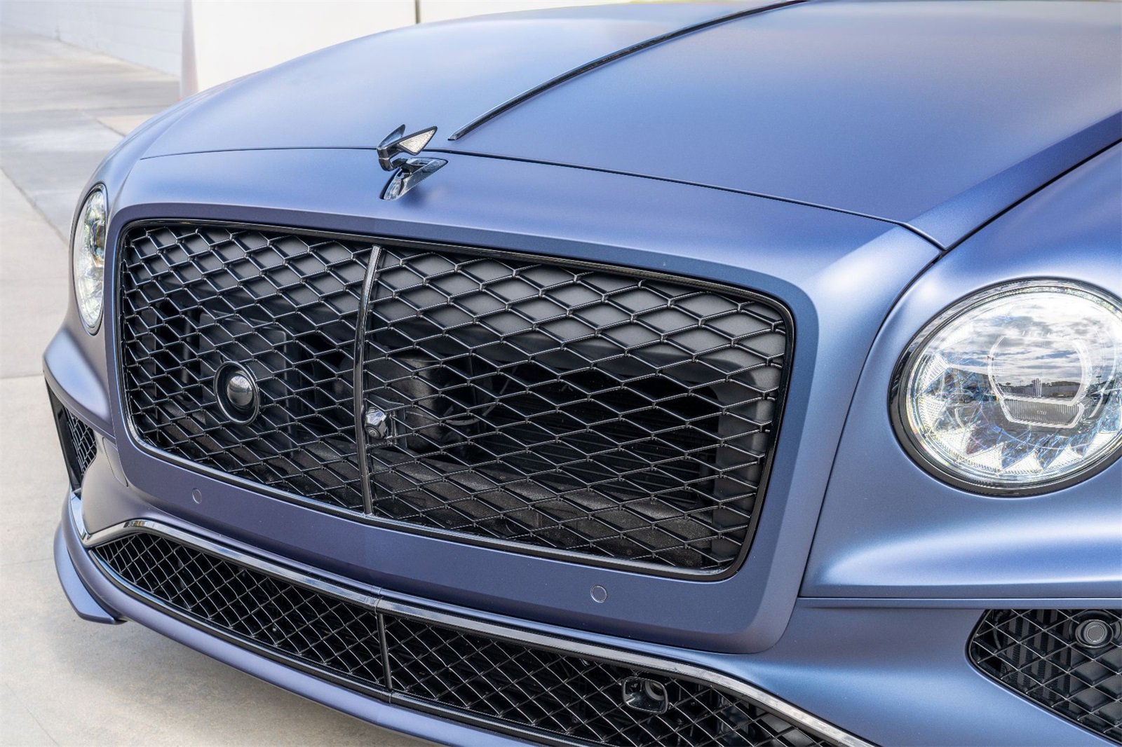 Used 2025 Bentley Flying Spur Plug-In Hybrid image 26