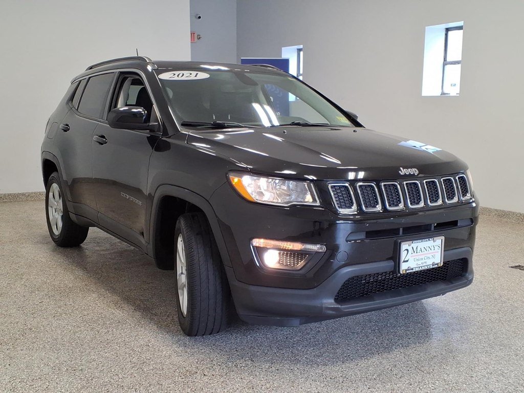 Used 2021 Jeep Compass Latitude w/ Sun and Sound Group AWD/4WD image 3