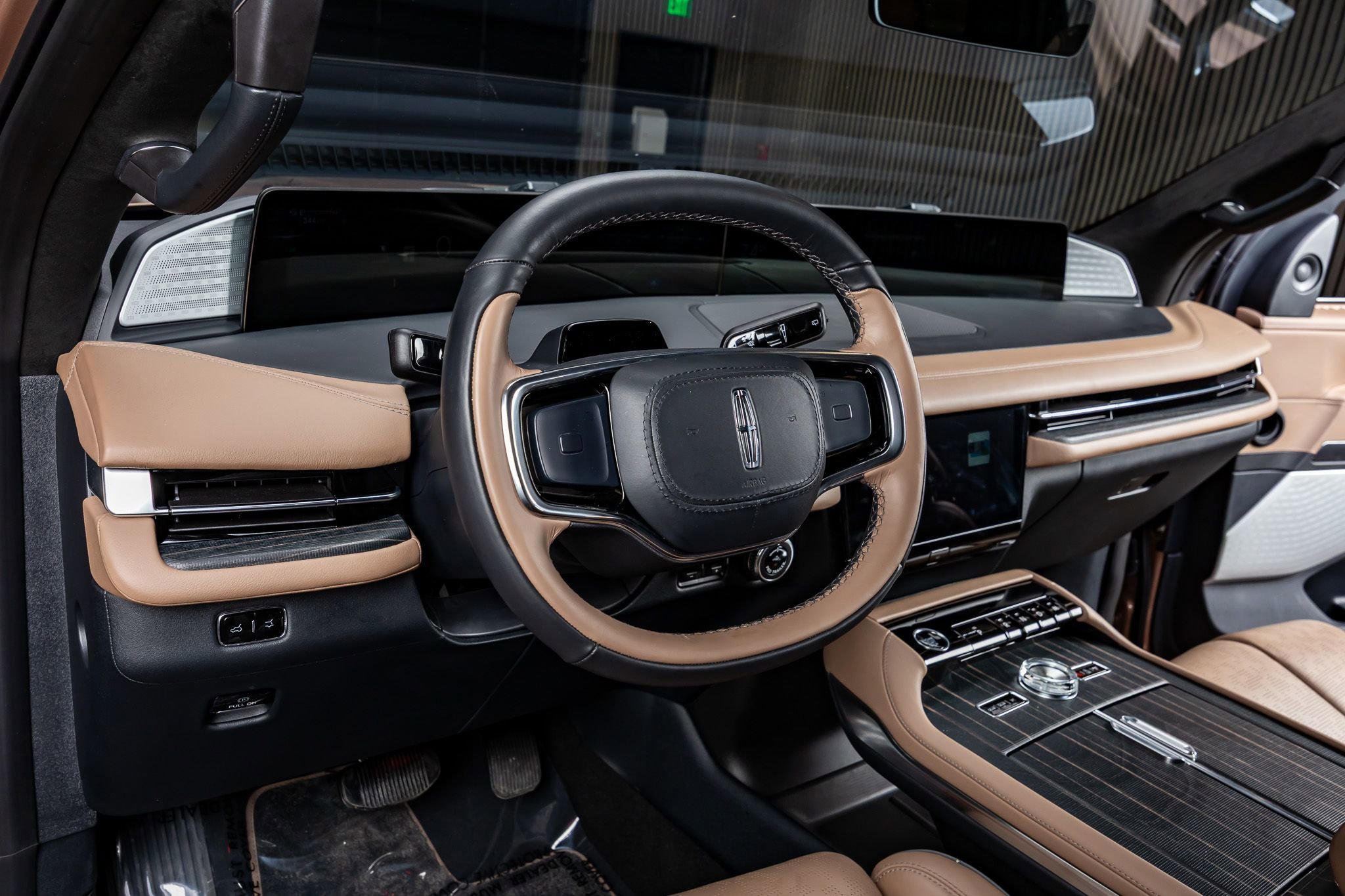 Used 2025 Lincoln Navigator Black Label image 18