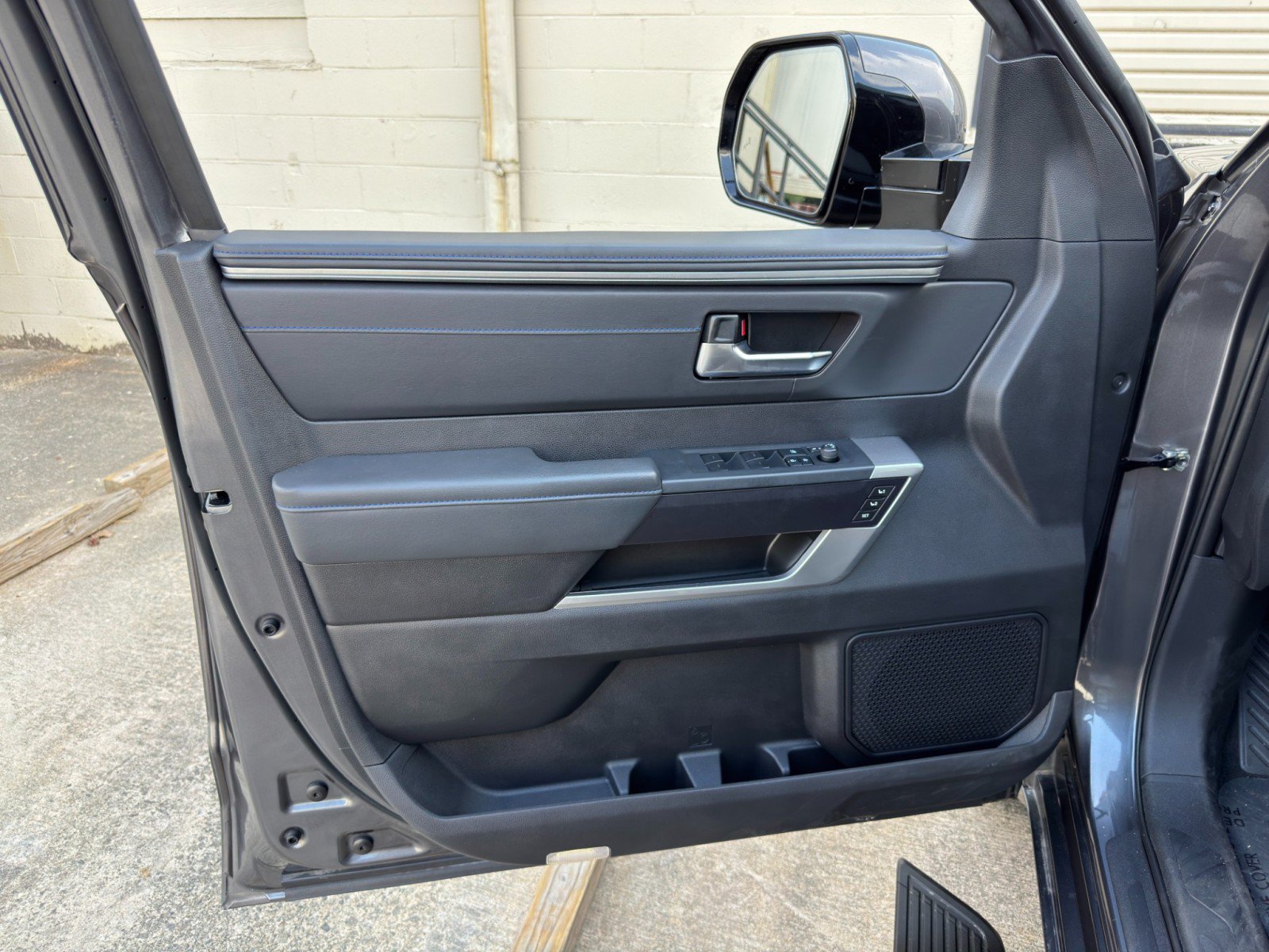 Used 2022 Toyota Tundra Platinum w/ Advanced Package AWD/4WD image 43