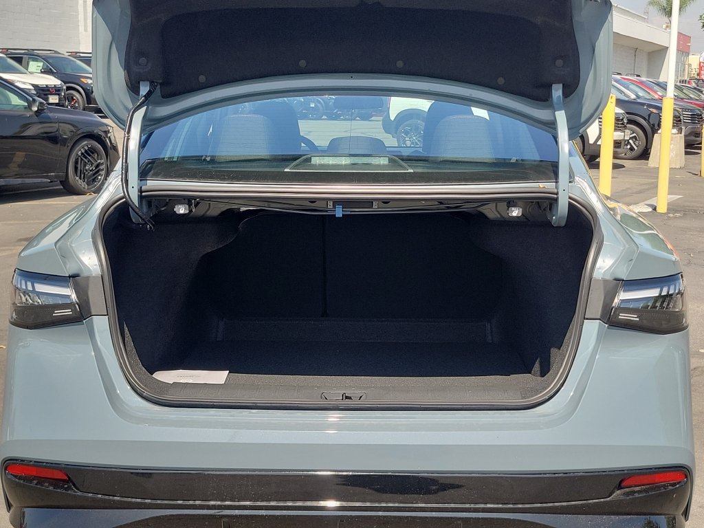 New 2027 Nissan Sentra SR w/ Floor Mat Package FWD image 15