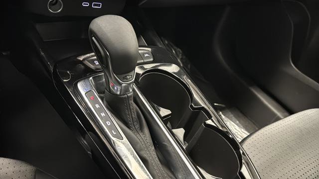 Used 2025 Chevrolet Trax LT FWD image 18