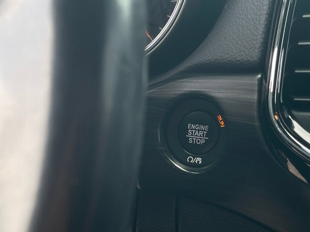 Used 2019 Jeep Grand Cherokee Altitude AWD/4WD image 18