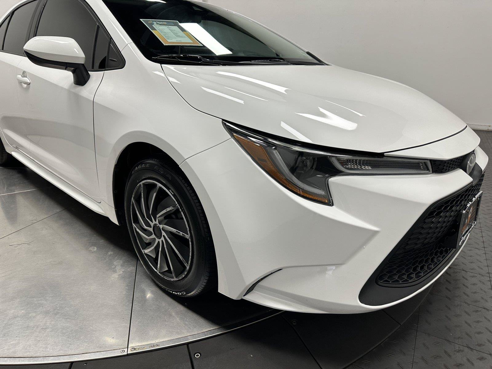Used 2021 Toyota Corolla LE FWD image 3