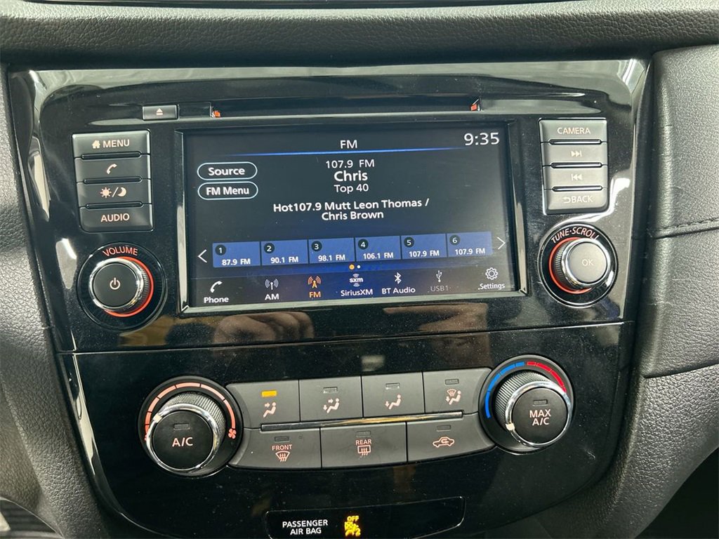 Used 2018 Nissan Rogue S image 14