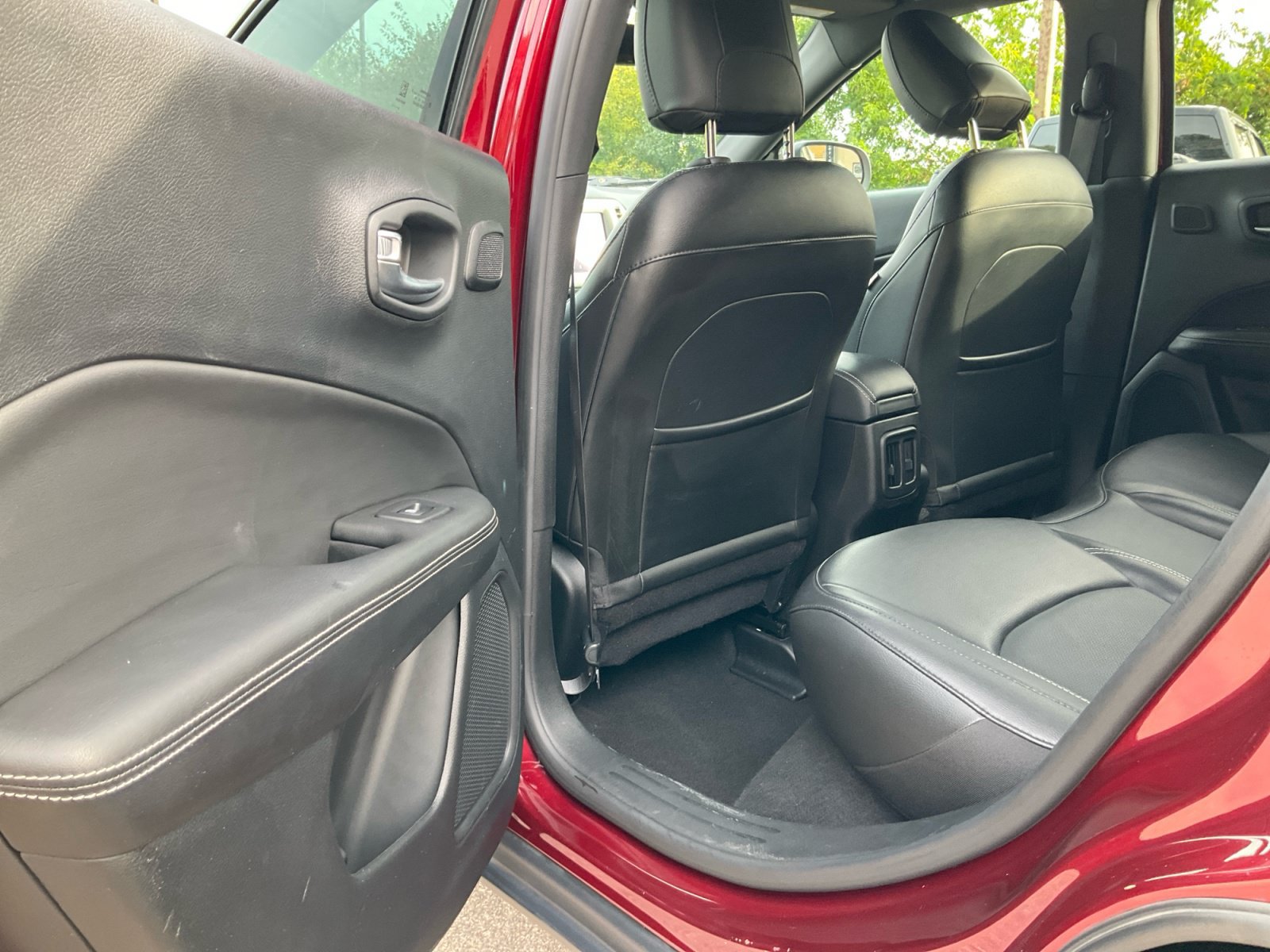 Used 2021 Jeep Compass Latitude w/ Sun and Sound Group AWD/4WD image 26