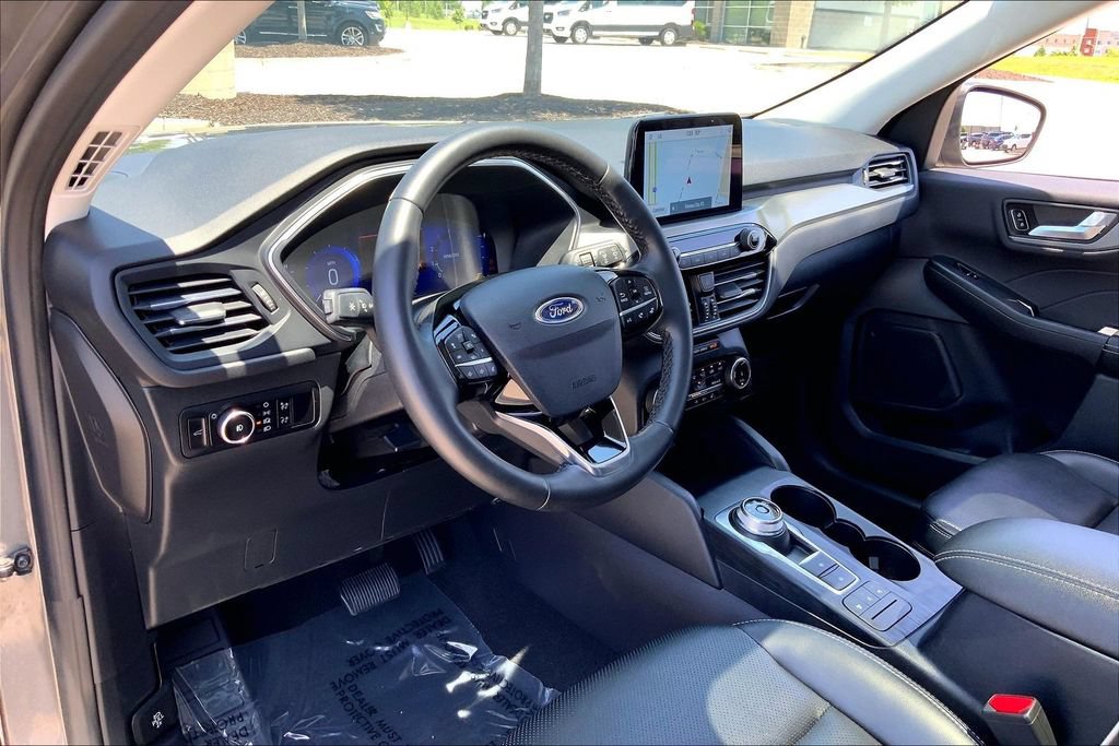 Used 2022 Ford Escape Titanium w/ Class II Trailer Tow Package AWD/4WD image 14