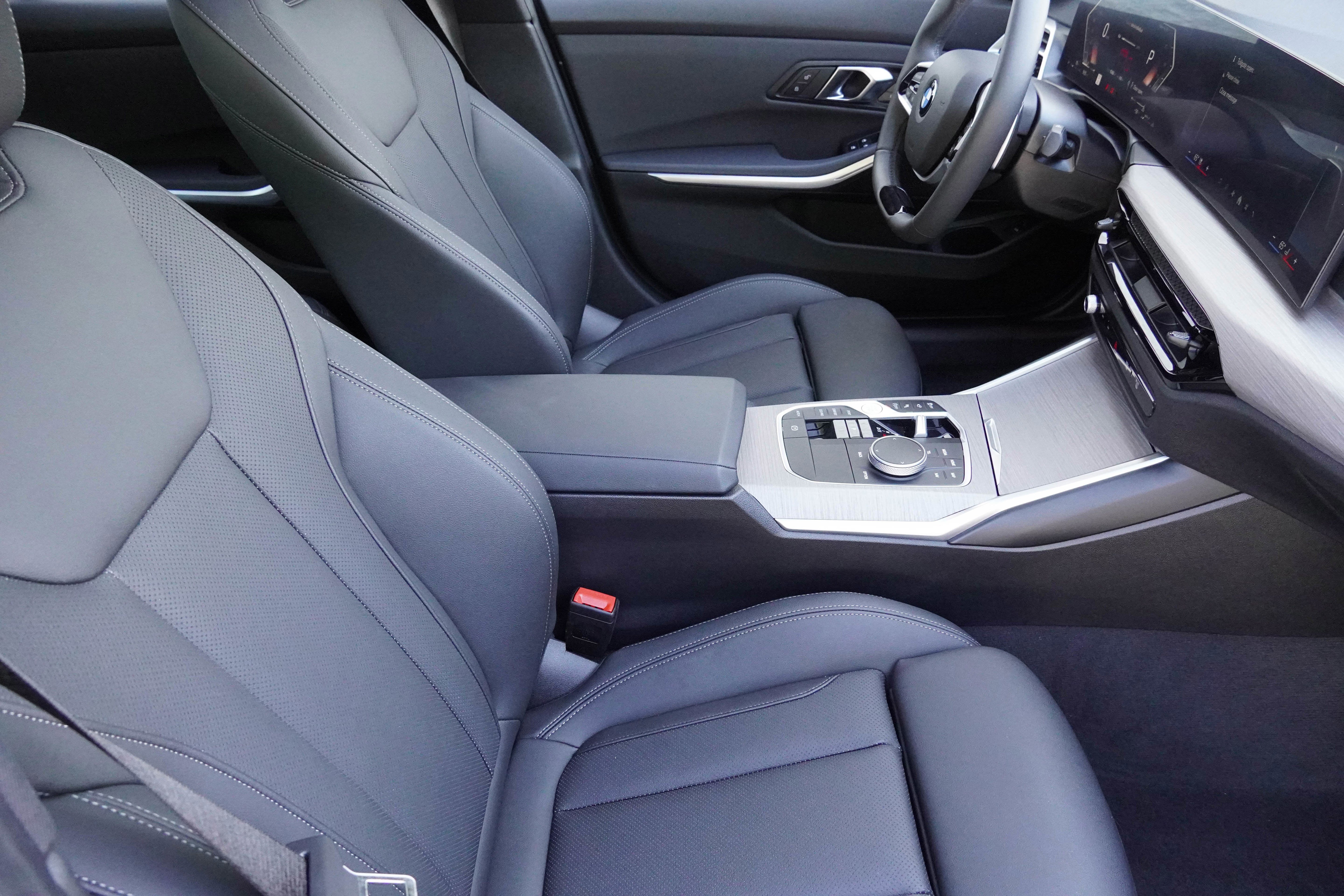 Certified 2025 BMW 330i Sedan RWD image 13