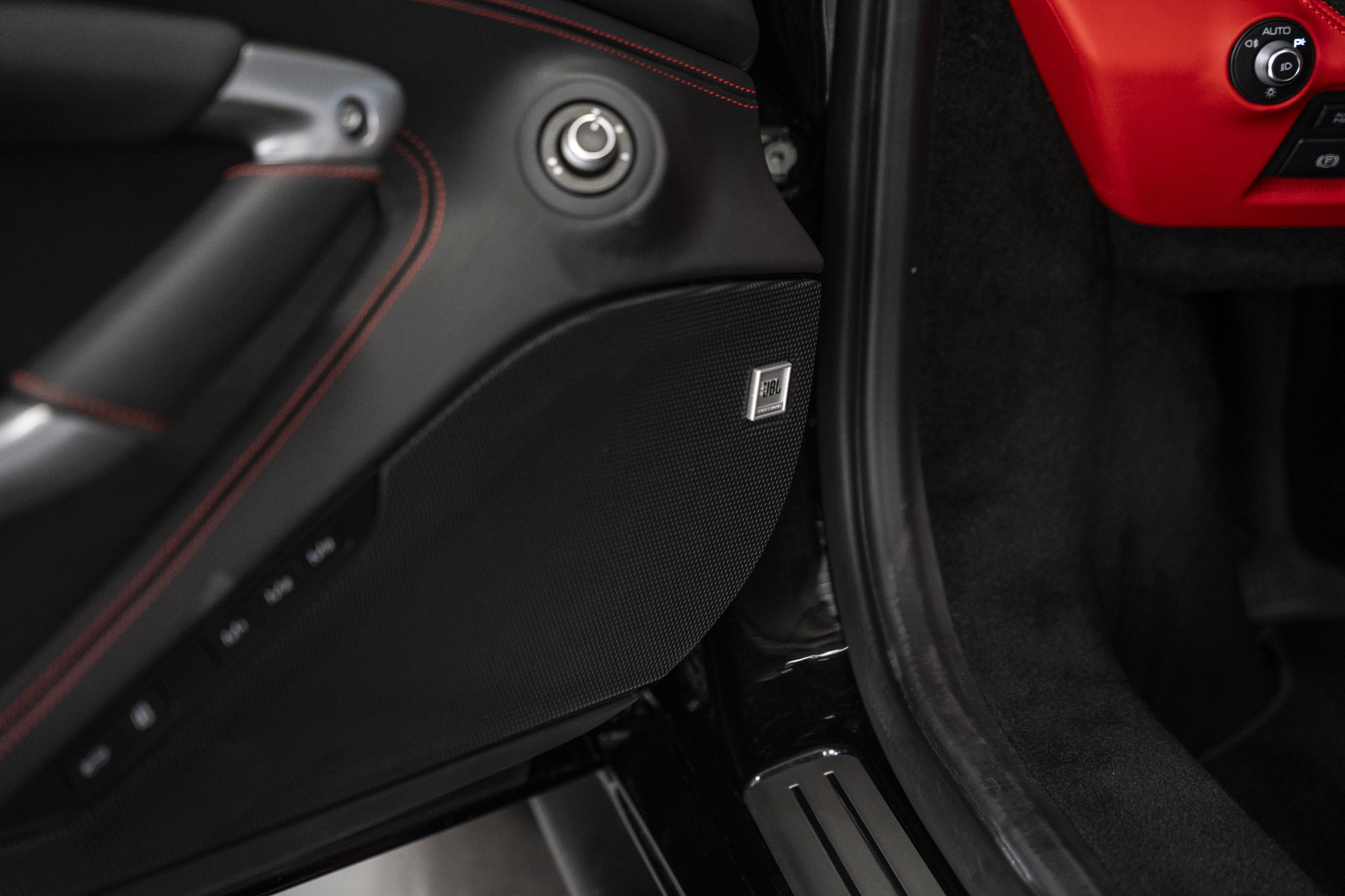 Used 2022 Ferrari F8 Tributo RWD image 28