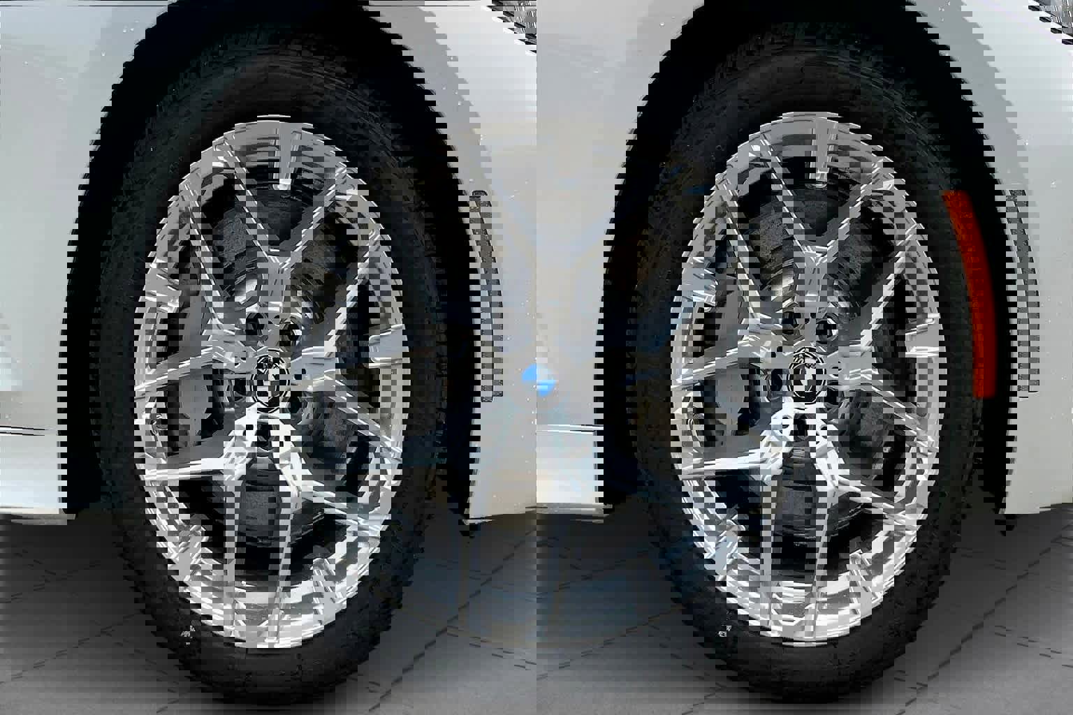 Used 2025 BMW 330i Sedan w/ Convenience Package image 11