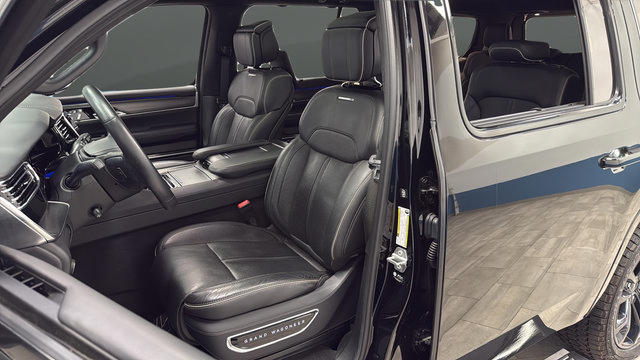 Used 2022 Jeep Grand Wagoneer Series II AWD/4WD image 9