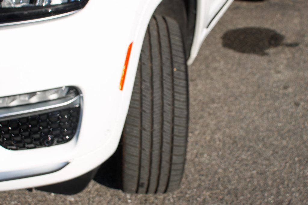 Used 2022 Jeep Grand Cherokee Summit AWD/4WD image 49