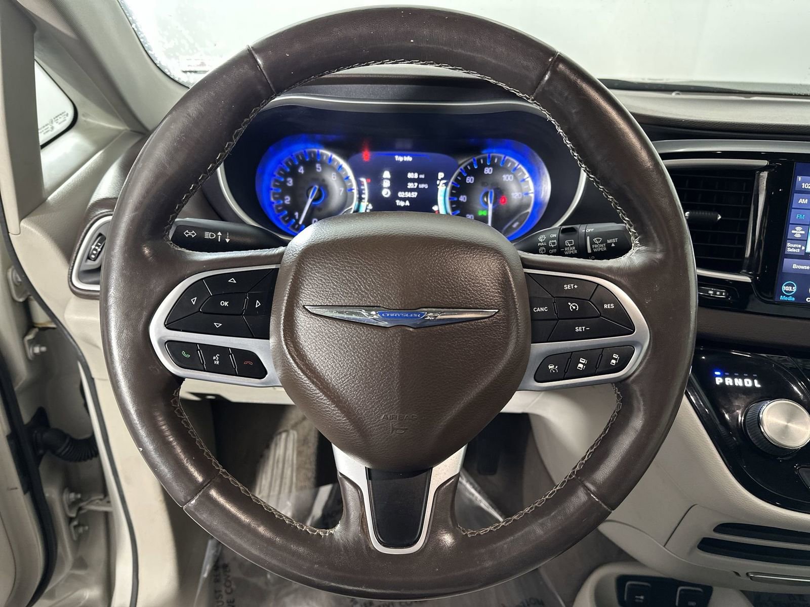 Used 2020 Chrysler Pacifica Touring-L w/ Tire & Wheel Group image 14