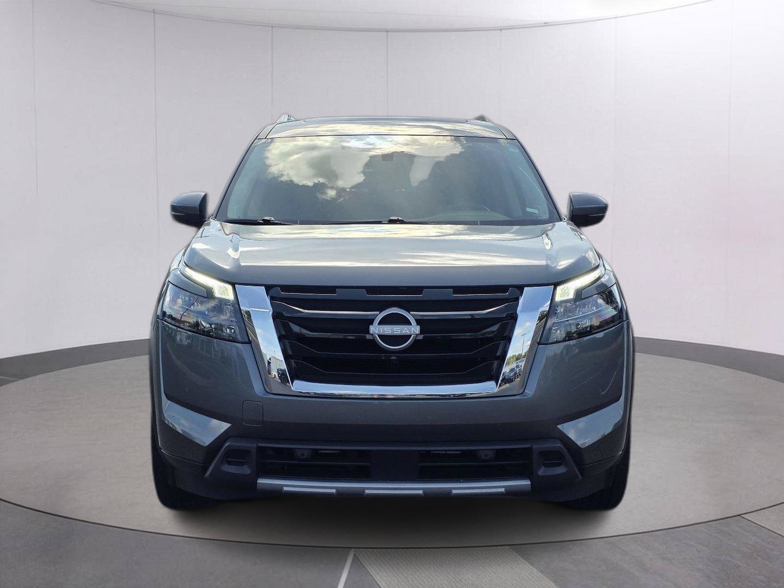 Used 2025 Nissan Pathfinder SL w/ SL Premium Package FWD image 2