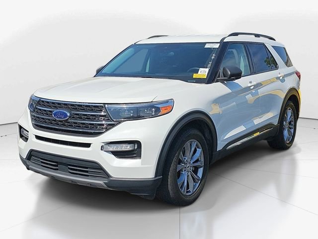 Used 2023 Ford Explorer XLT w/ Equipment Group 202A image 7