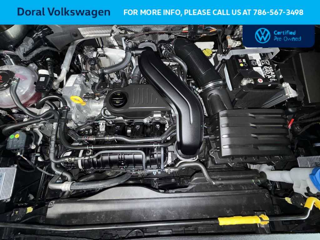Used 2025 Volkswagen Taos SE FWD image 12