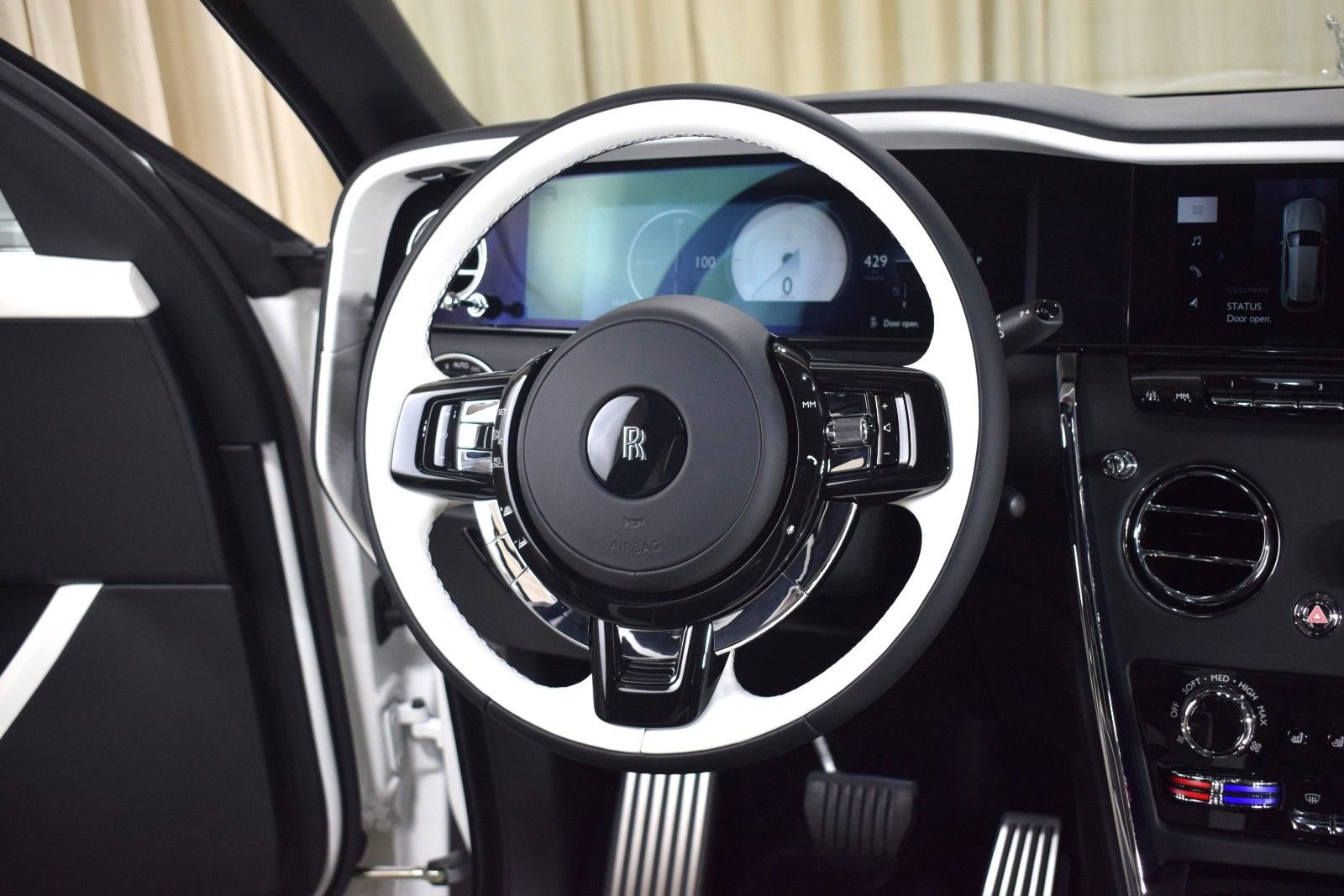 New 2026 Rolls-Royce Cullinan image 29