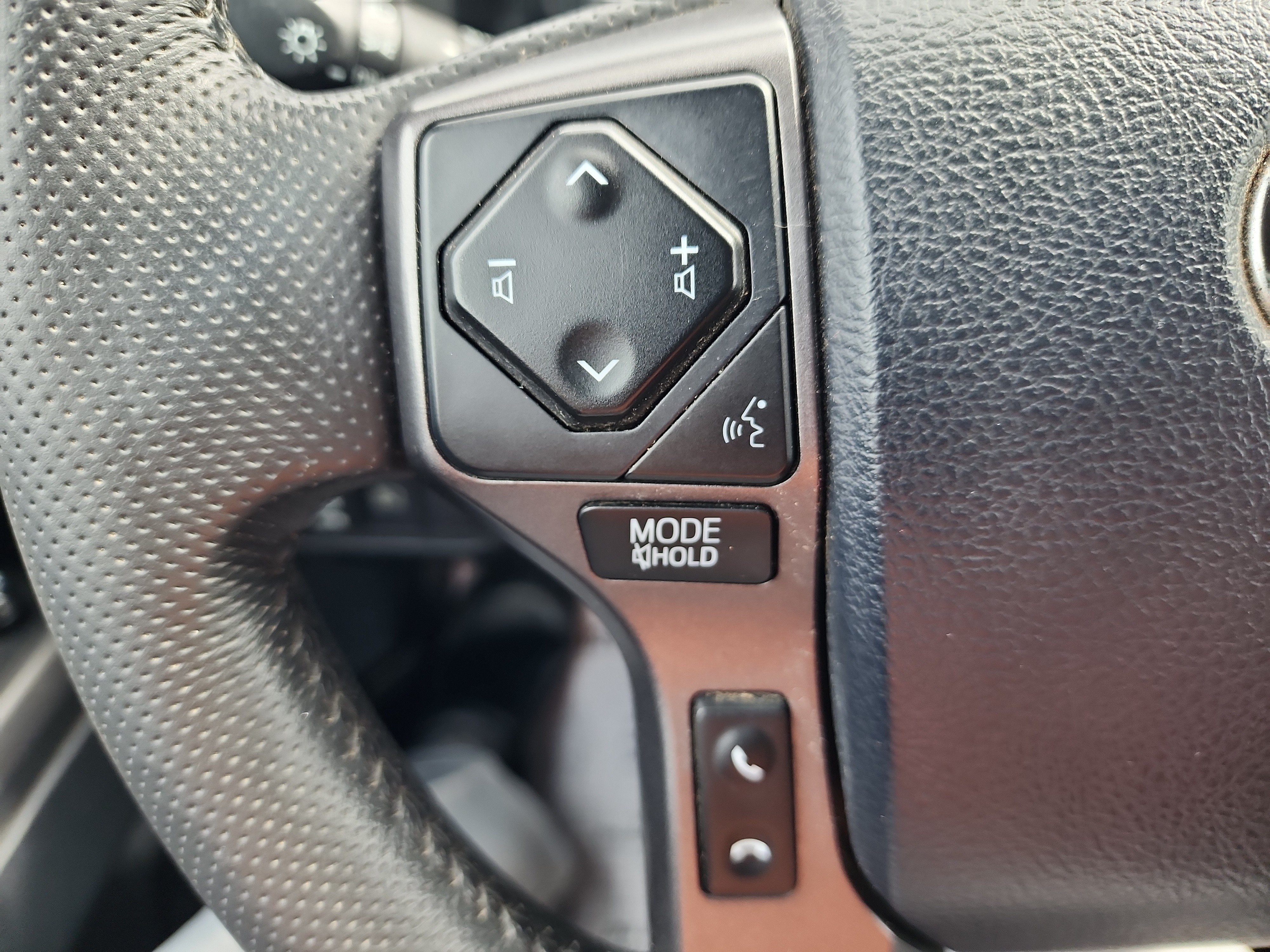 Used 2019 Toyota Tacoma TRD Off-Road AWD/4WD image 18