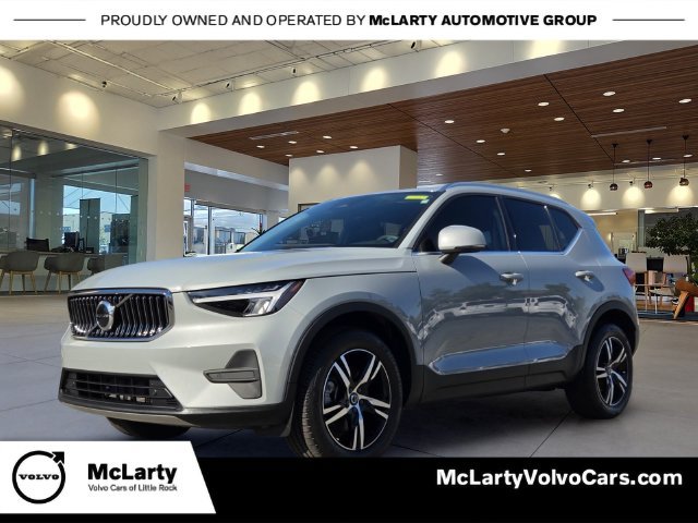 Used 2025 Volvo XC40 B5 Core