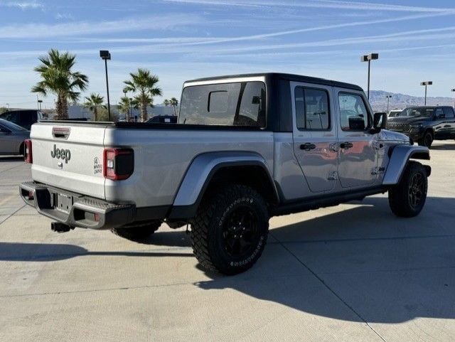 Used 2021 Jeep Gladiator Willys AWD/4WD image 3