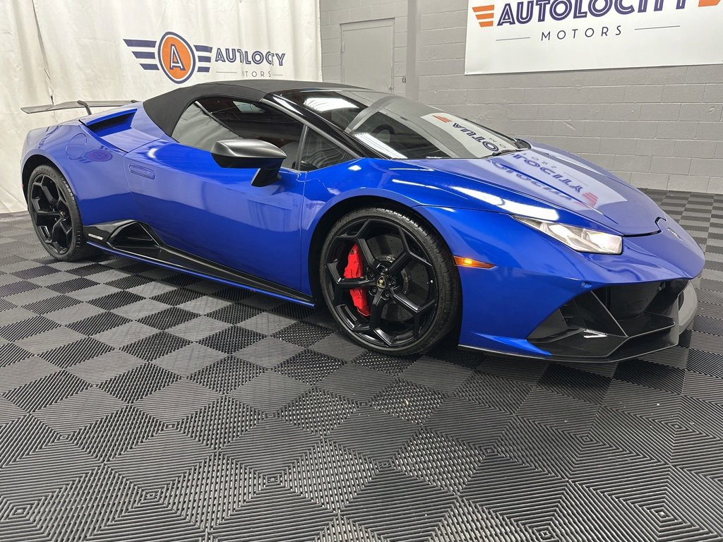 Used 2020 Lamborghini Huracan EVO image 2