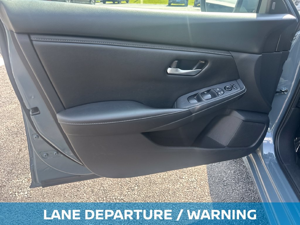 Used 2025 Nissan Sentra SV FWD image 14