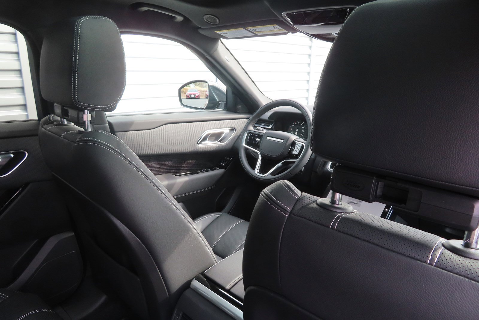 Used 2023 Land Rover Range Rover Velar R-Dynamic S image 22