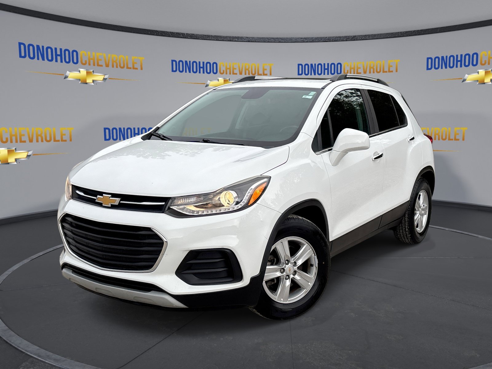 Used 2020 Chevrolet Trax LT w/ Sun & Sound Package FWD image 4