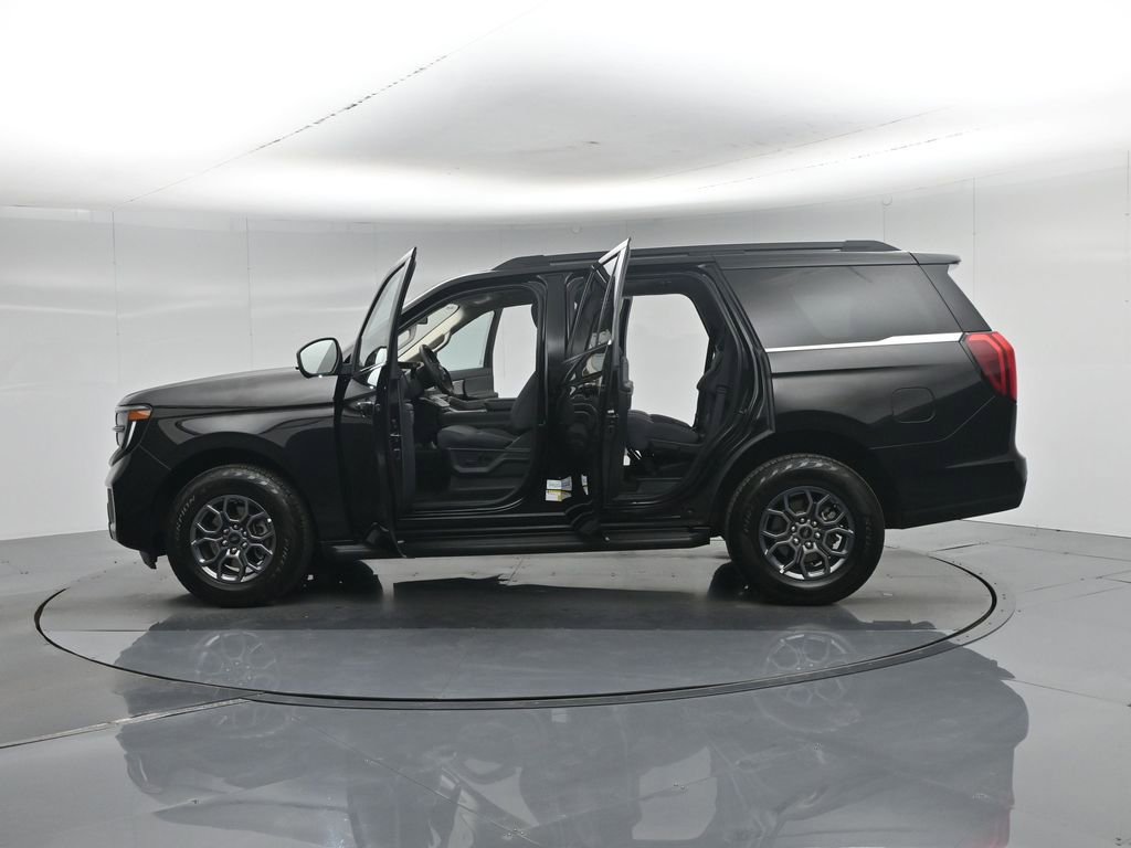 Certified 2025 Ford Expedition Active AWD/4WD image 40