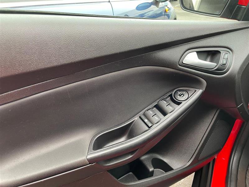 Used 2015 Ford Focus SE image 24