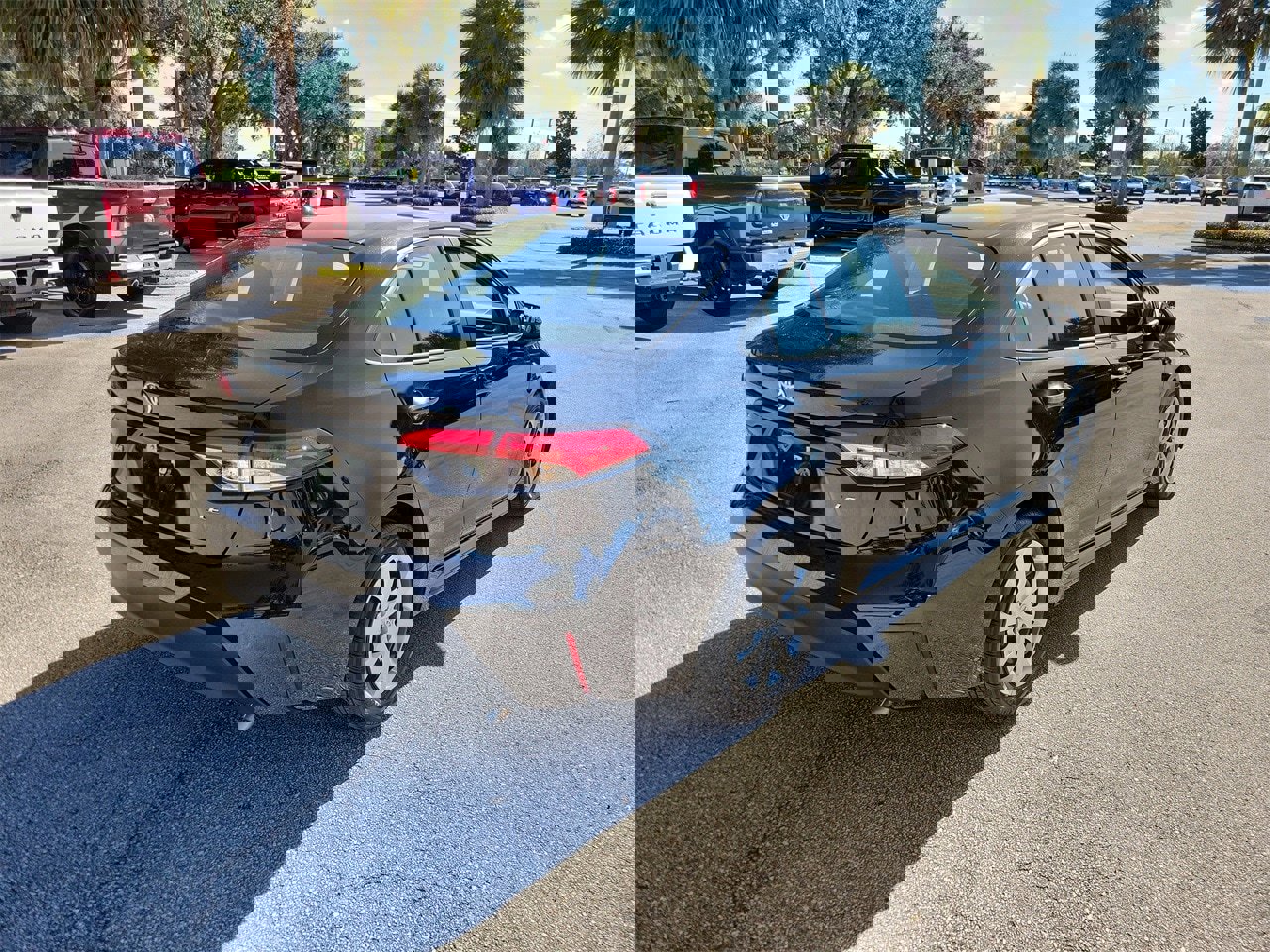 Used 2025 Toyota Corolla LE image 3