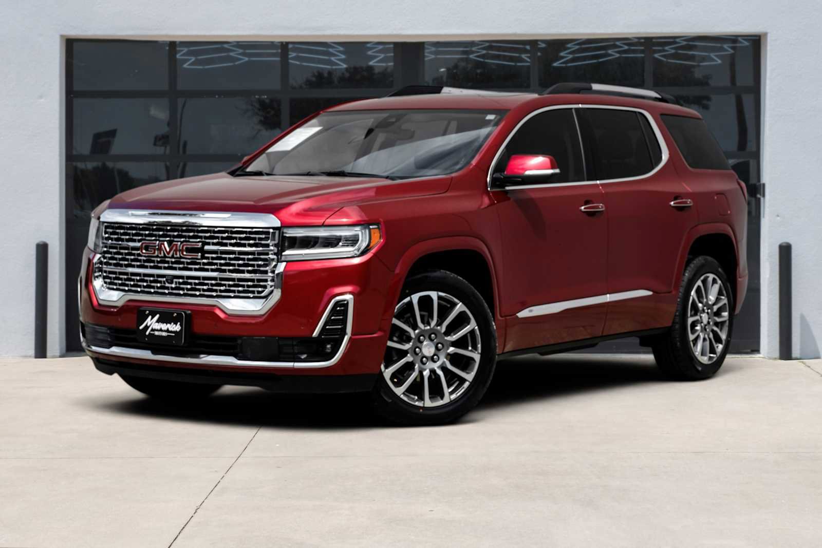 Used 2021 GMC Acadia Denali w/ Denali Technology Package FWD image 1