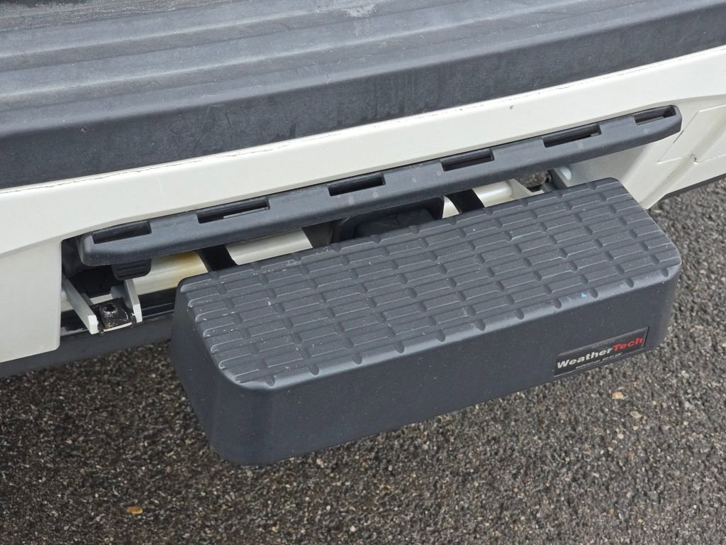 Used 2018 Cadillac Escalade Luxury image 16