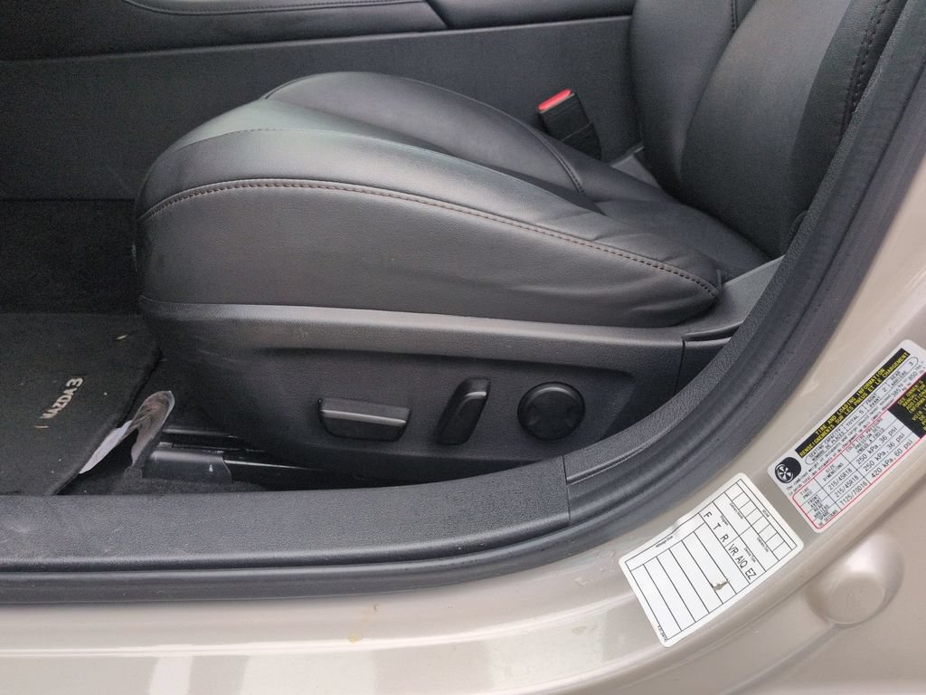 Used 2025 MAZDA MAZDA3 s FWD image 14