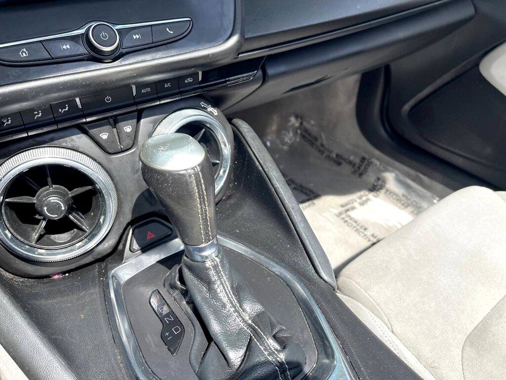 Used 2020 Chevrolet Camaro LT image 22