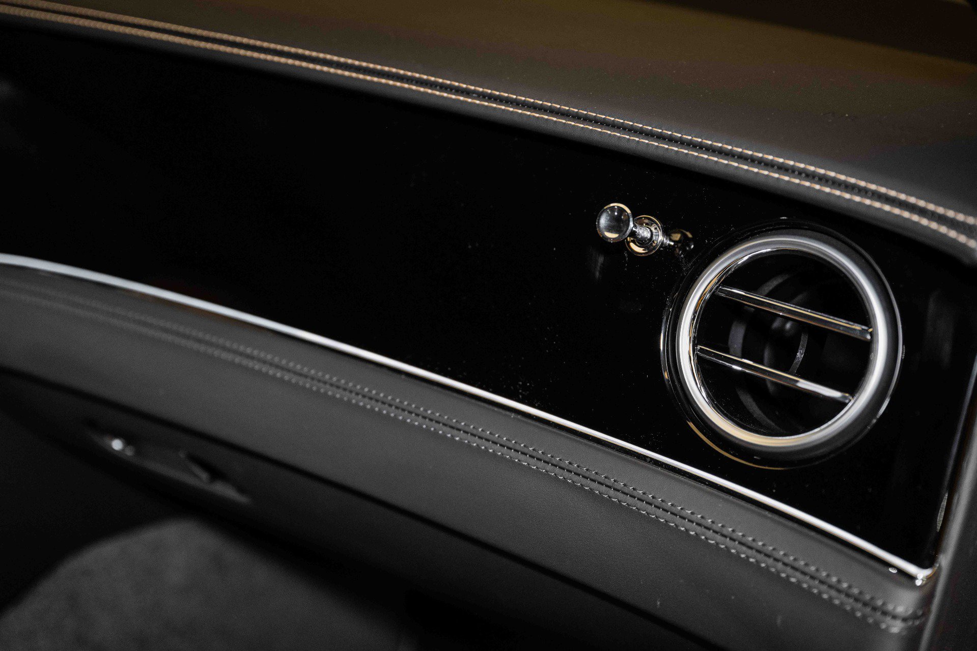 Used 2024 Bentley Continental GT V8 image 45